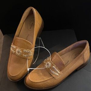 BRIOSO Women’s Tan Textured Leather Loafers with Decorative Gold Accents NWT